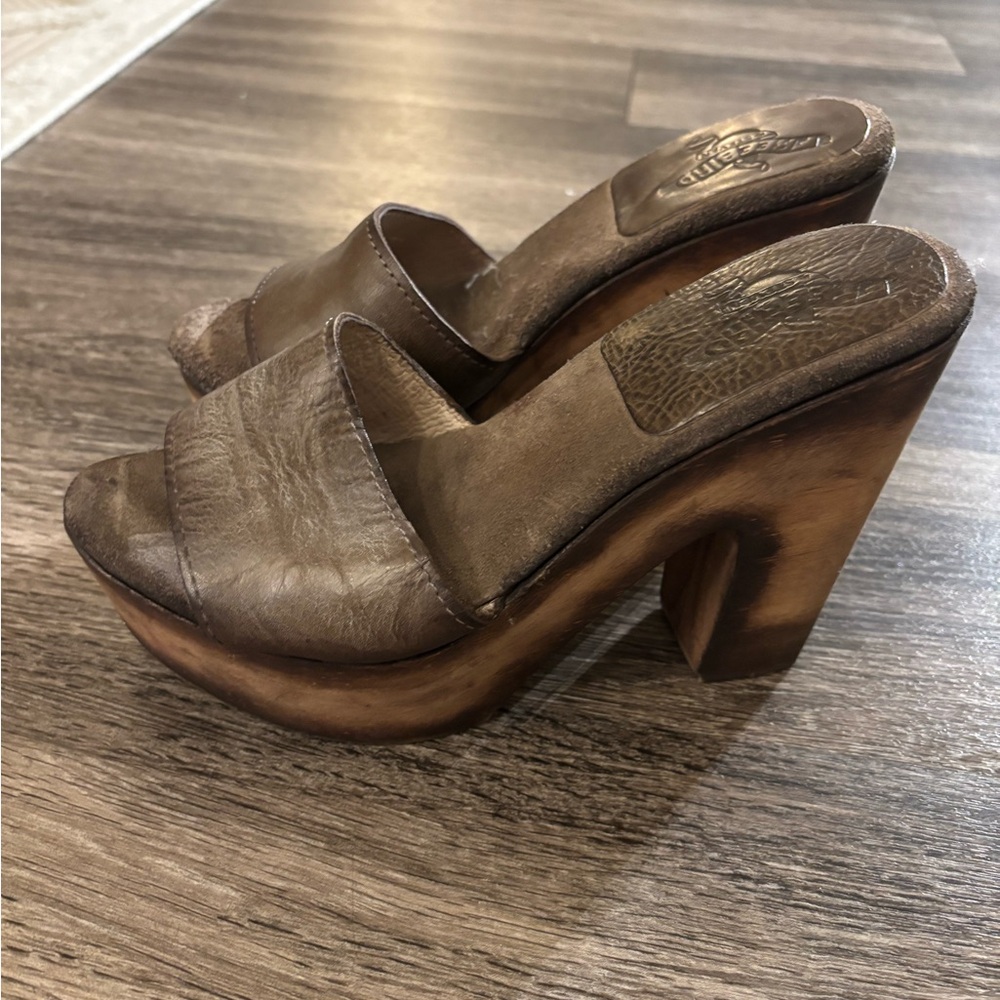 Free Bird by Steven (Steve Madden), Brown leather and wooden heel